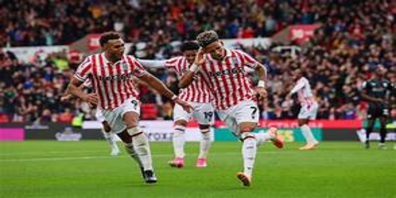 战术博弈：维拉三中卫实验的失败-九游会