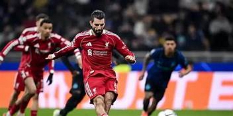 九游会解析：冲突瞬间引爆舆论，VAR判罚成为焦点-九游会